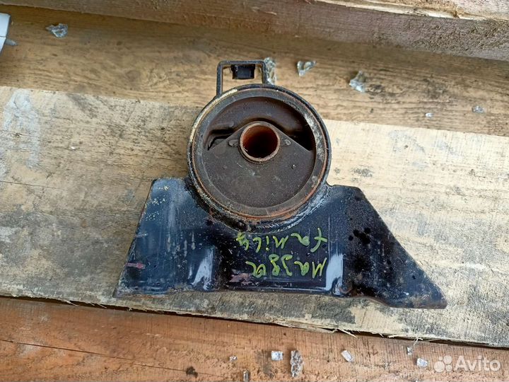 Подушка двигателя правая Mazda familia bj