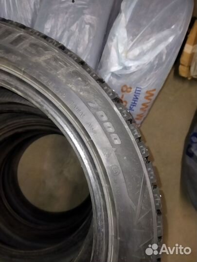 Bridgestone Ice Cruiser 7000 235/45 R17 94T