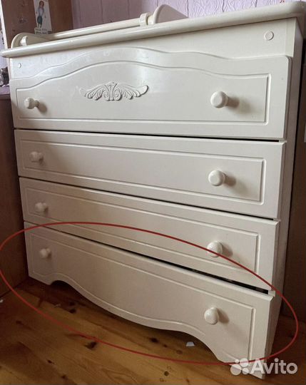 Детская кроватка и пеленальный комод