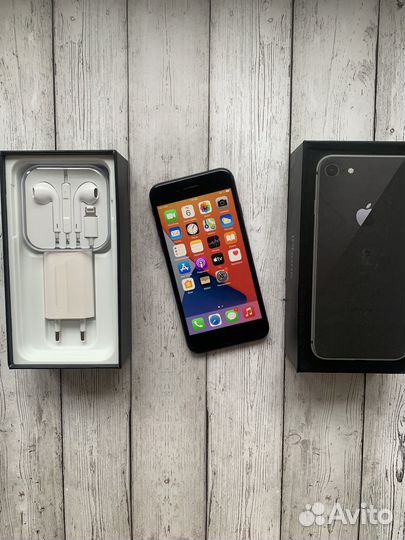 iPhone 8, 64 ГБ