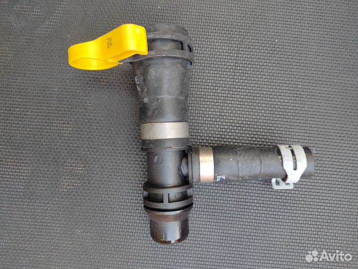 Форд Куга. Фланец системы охлаждения 1.6 ecoboost