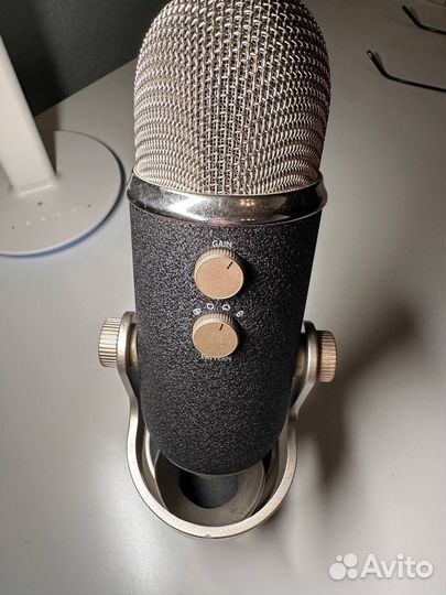 Микрофон Blue Yeti Pro