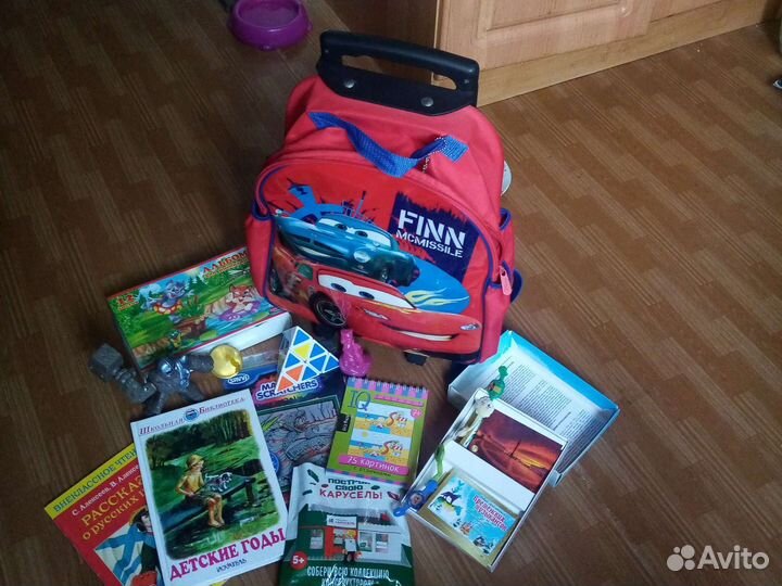 Рюкзак на колёсиках детский