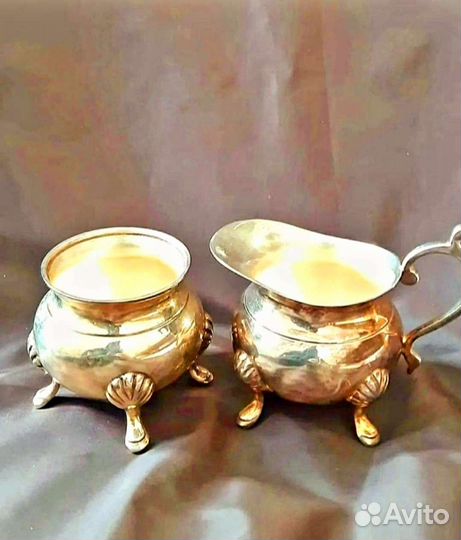 Сахарница и молочник