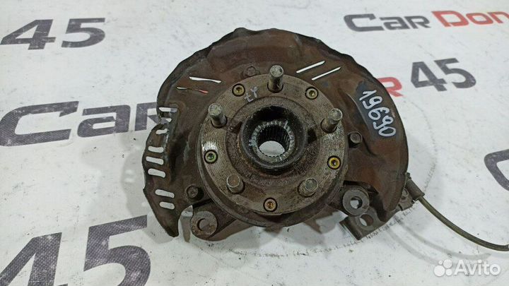 Кулак поворотный в сборе передний левый (ступица)