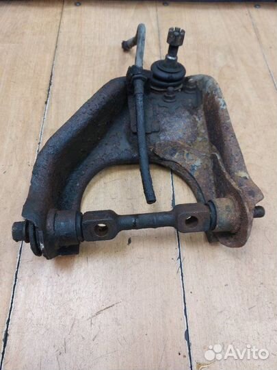 Рычаг подвески передний правый Isuzu Rodeo