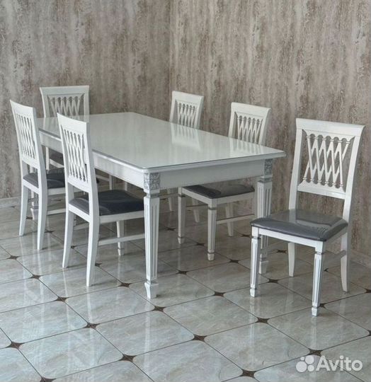 Кухонный стол и стулья новые