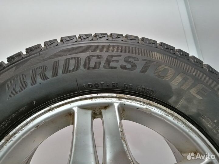 Bridgestone Blizzak DM-V2 215/65 R16