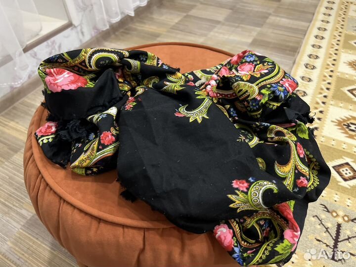 Головные уборы женские и палантины