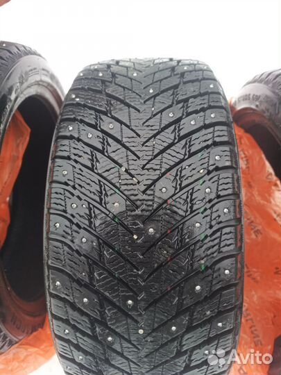 Roadmarch Winter XPro Studs 69 225/45 R17 94H