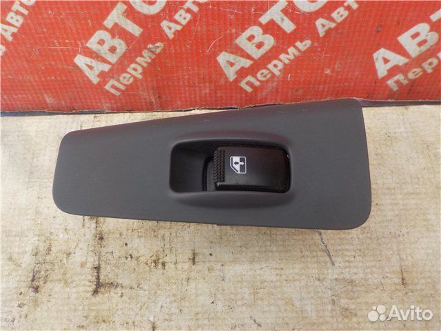 Кнопка стеклоподьемника задняя левая Kia Cerato