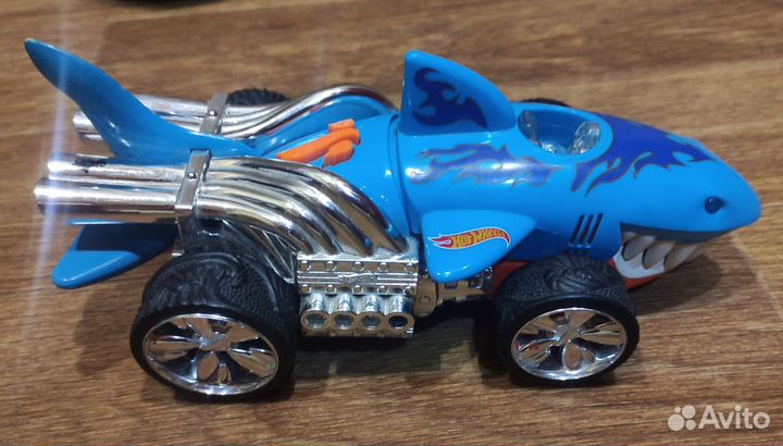 Машина Hot Wheels Action Sharkruiser 62002