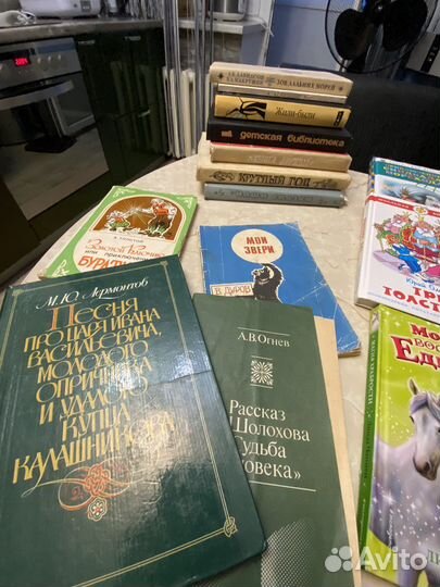 Книги. Мейзи Хитченс