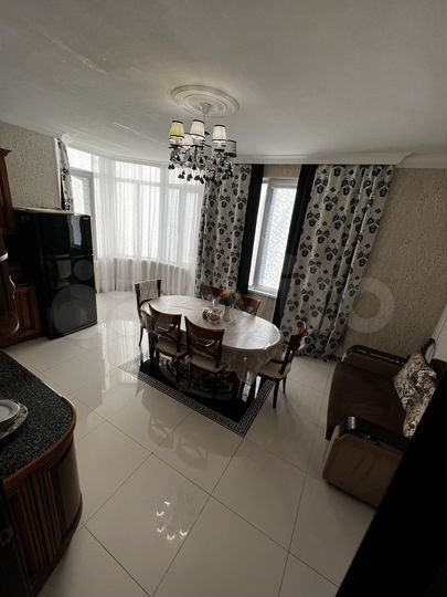 3-к. квартира, 100 м², 2/4 эт.