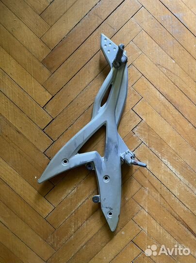 Кронштейн подножек kawasaki er6n 2006 лев 35063