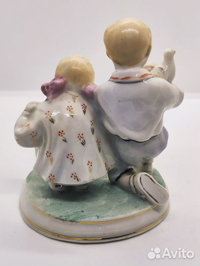 Статуэтка СССР Дети кормят голубей Полонное