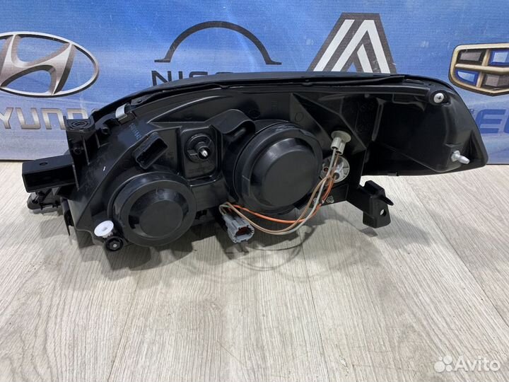 Фара Nissan primera P12 Прав