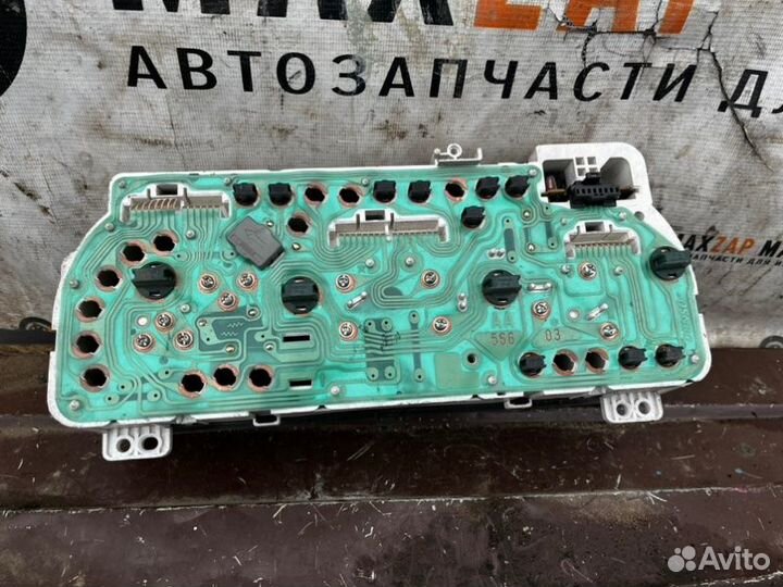 Панель приборов Suzuki Grand Vitara 2000