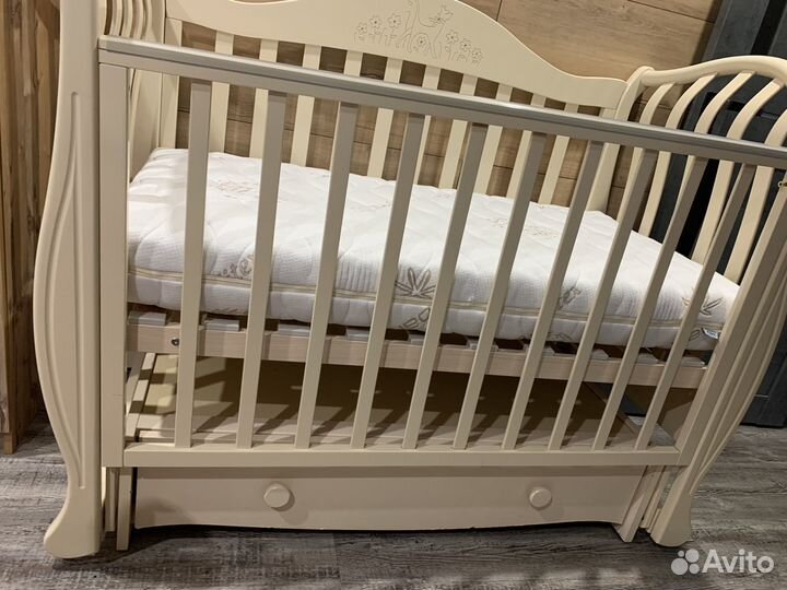 Детская кроватка с маятником гандылян
