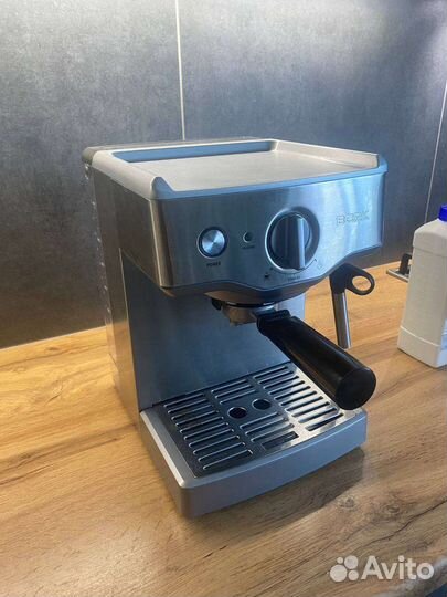 Кофеварка рожковая bork (С 700)