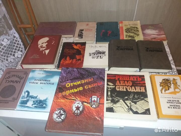 Много различных книжек