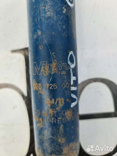 Комплект задних амортизаторов Mercedes W638 Vito