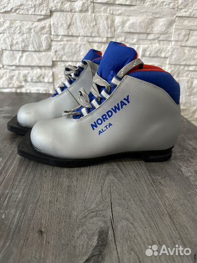 Лыжные ботинки