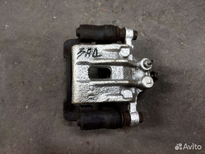 Kia Sportage 3 суппорт тормозной задний левый