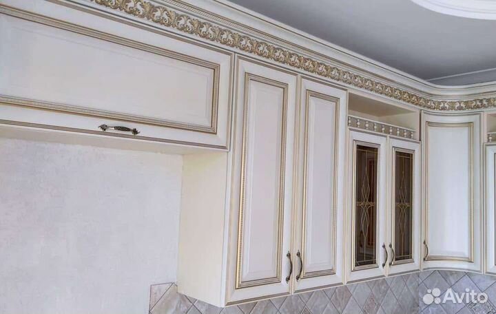 Кухонный гарнитур из массива дерева