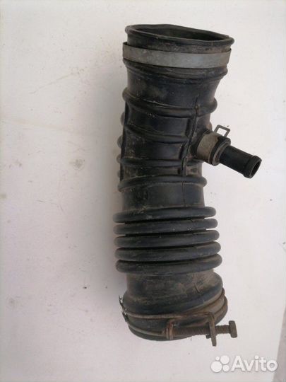 Патрубок воздушного фильтра Nissan Primera P11 2.0