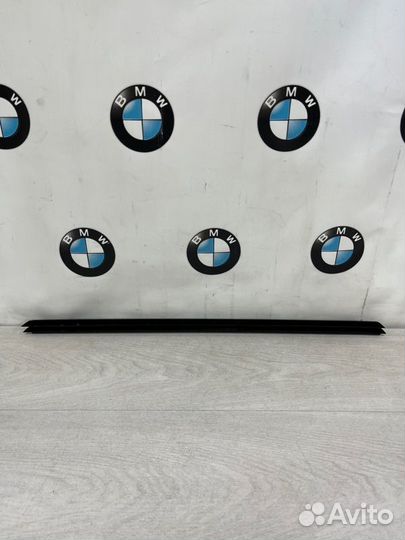 Уплотнитель стекла двери задний правый Bmw X5