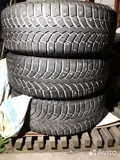 Bridgestone Blizzak Spike-01 225/60 R17