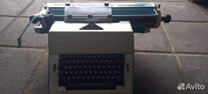 Печатная пишущая машинка Берлин