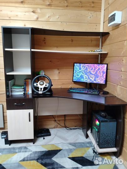 Компьютерный стол