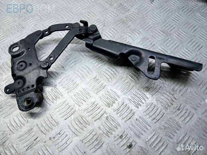 Петля капота правая на BMW F22 s1147178