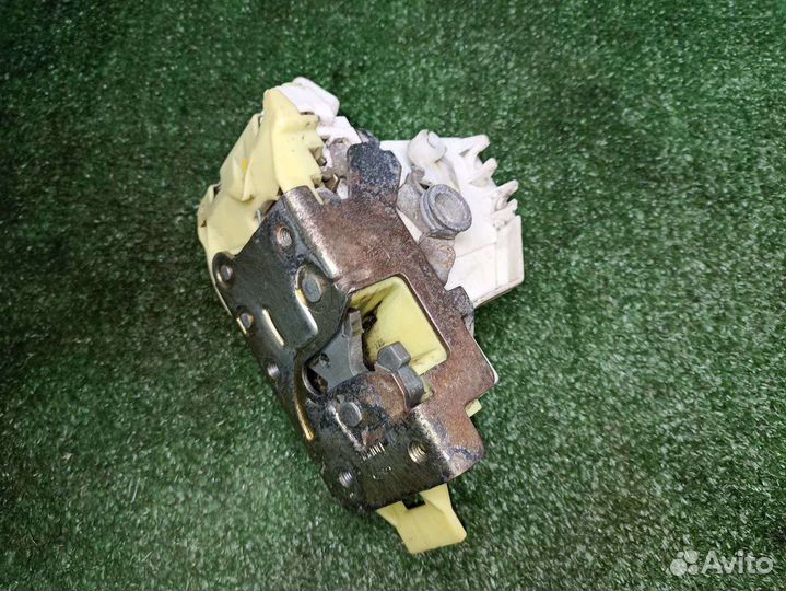 Замок передней правой двери Ford Focus 1