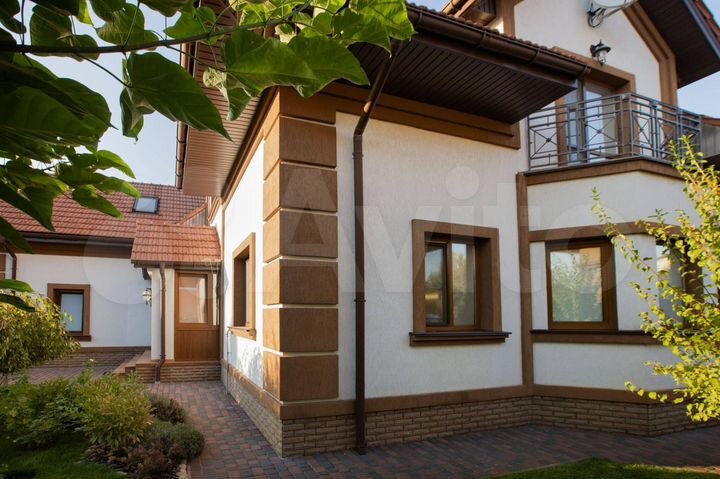 Коттедж 320 м² на участке 10 сот.