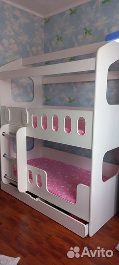 Двухъярусная кровать