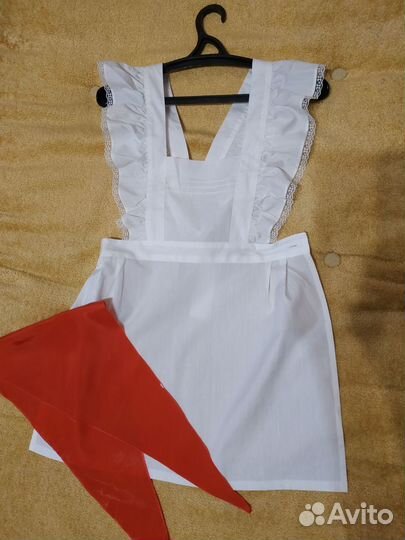 Фартук белый школьный (СССР), галстук в подарок