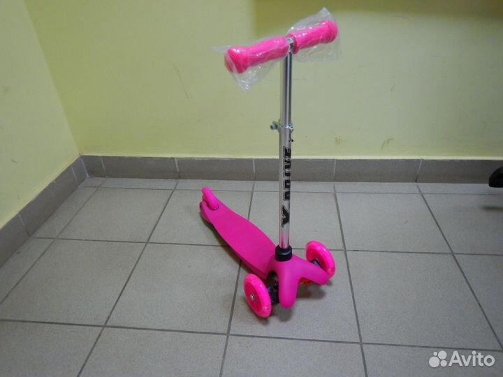 Самокат со светящимися колесами Розовый