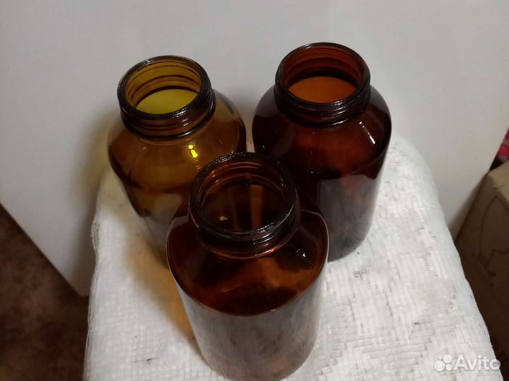 Банки из коричневого стекла