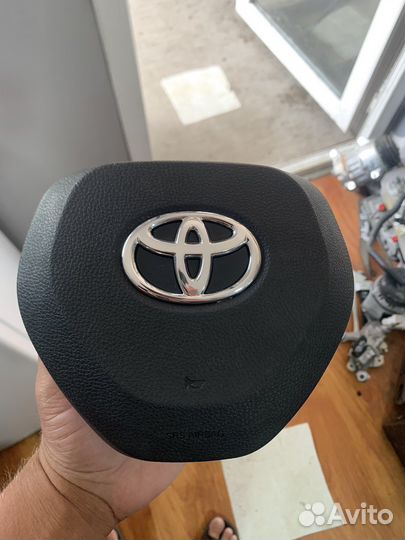 Подушка безопасности в руль Toyota RAV4 XV40 рест
