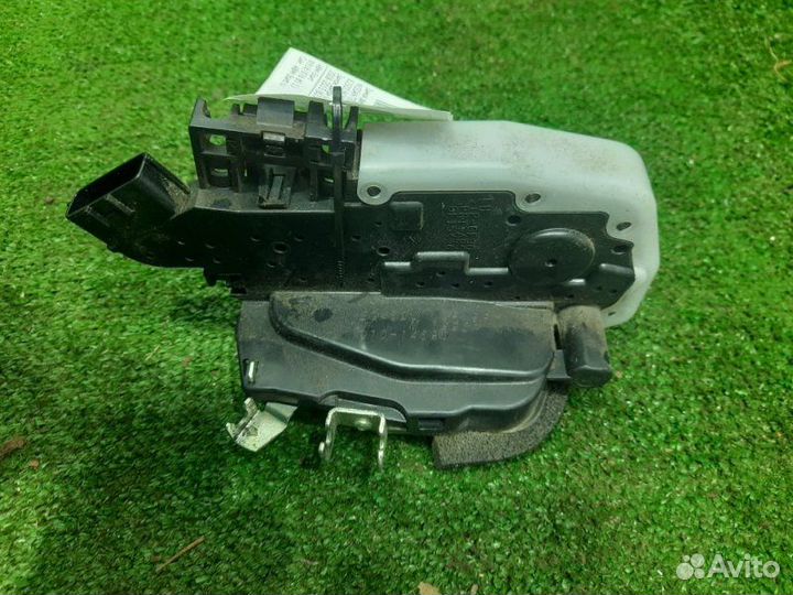 Замок двери задний левый Nissan Teana J32 VQ25DE