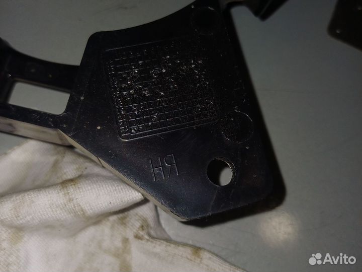 Крепление противотуманок на Форд Транзит С 2013