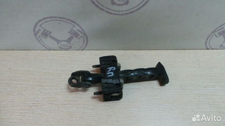 Ограничитель передней двери правый передний правый