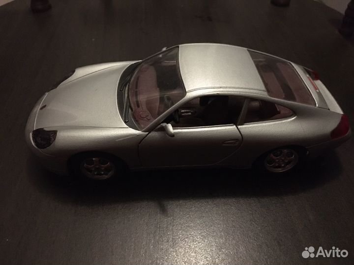 Porsche Carrera 911 (1997) 1:24