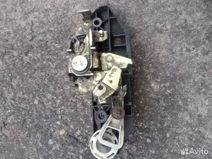 Замок задней двери (хлопушки) на Вито 638