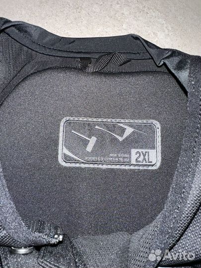 Защитный жилет для катания на снегоходе