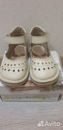 Туфли для девочки 24