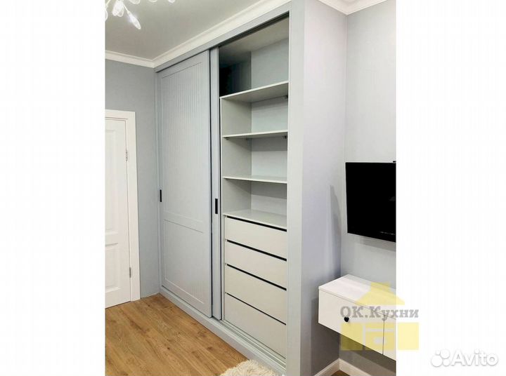 Шкаф с зеркалом